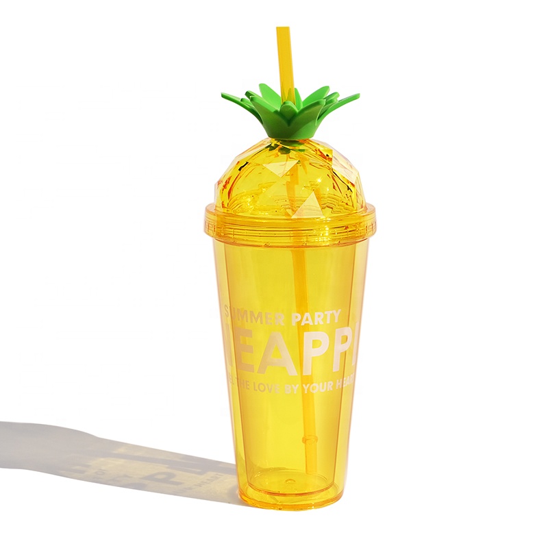 Clear Plastic Cup With Straw and Lid