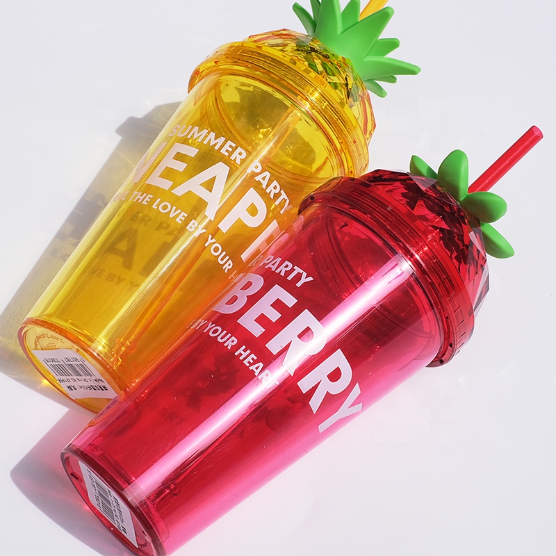 Clear Plastic Cup With Straw and Lid