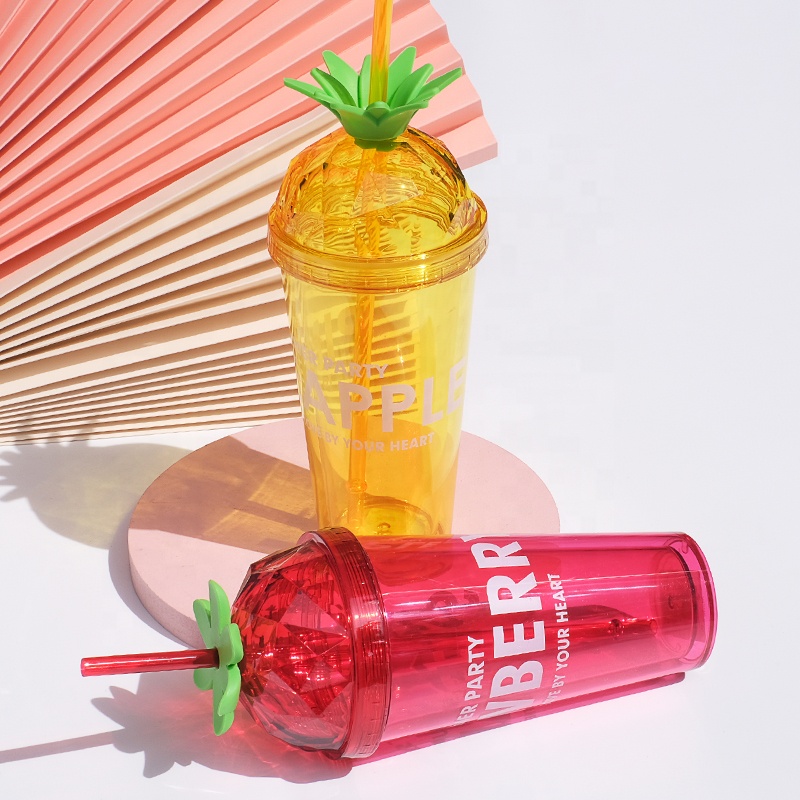 Clear Plastic Cup With Straw and Lid